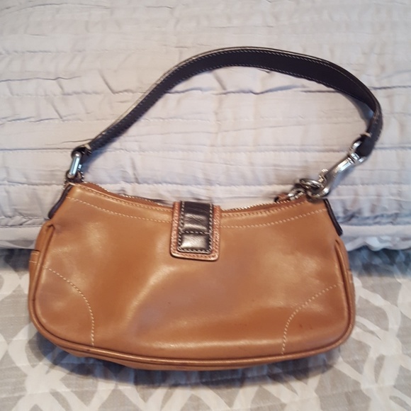 Coach purse - Picture 2 of 6